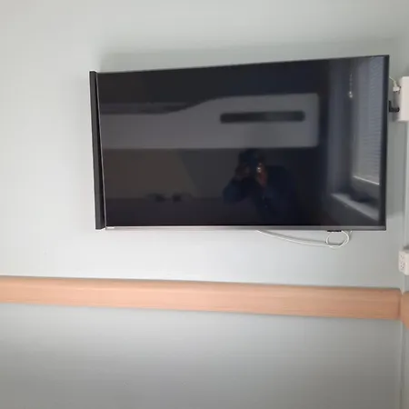 Privee Avec Lit Double Et Sanitaires Et Tv Mural *